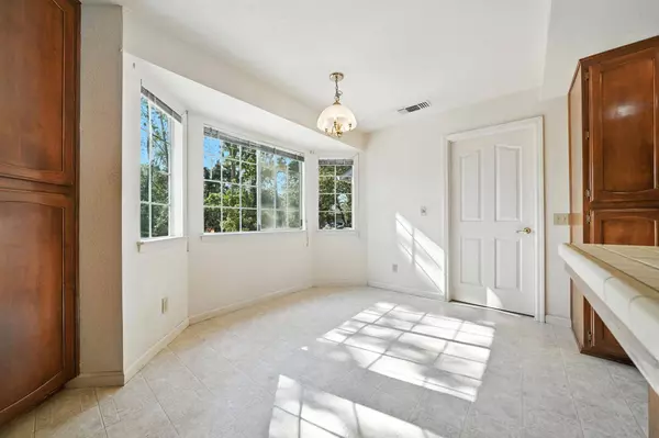 16593 Vladimir CT, Redding, CA 96001