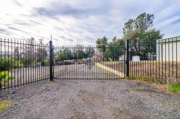 1445 Grange ST, Redding, CA 96001