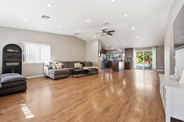 140 Danbury DR, Redding, CA 96003