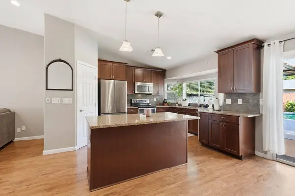 140 Danbury DR, Redding, CA 96003