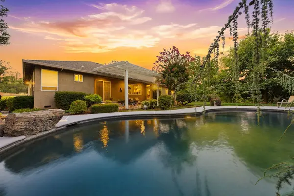 15553 Mountain Shadows DR, Redding, CA 96001