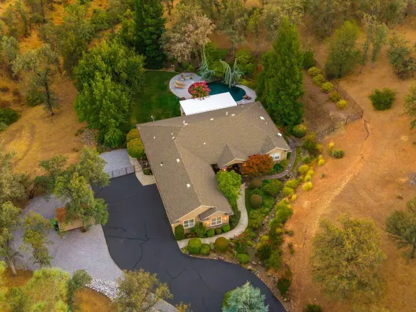15553 Mountain Shadows DR, Redding, CA 96001