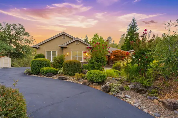 15553 Mountain Shadows DR, Redding, CA 96001