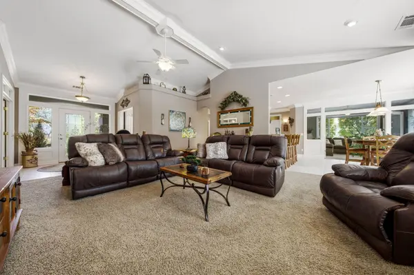 15553 Mountain Shadows DR, Redding, CA 96001