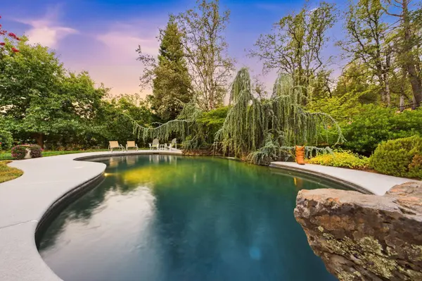 15553 Mountain Shadows DR, Redding, CA 96001