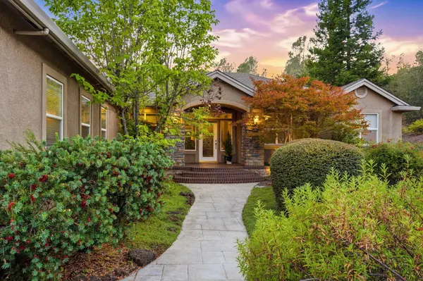 15553 Mountain Shadows DR, Redding, CA 96001