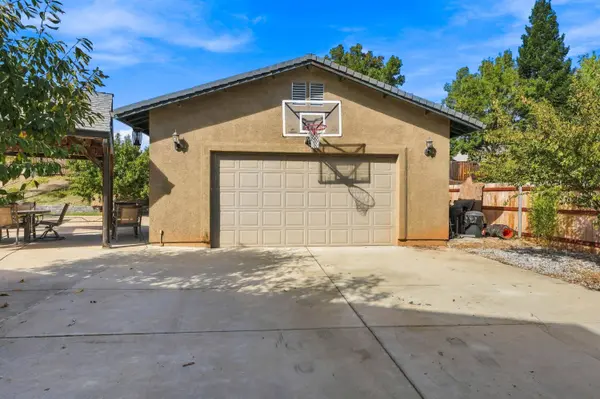 4898 Squirrel Run CT, Redding, CA 96002
