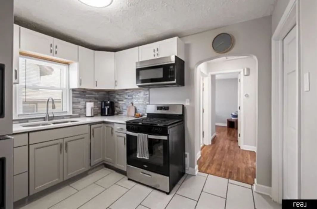 7074 Binney St, Omaha, NE 68104-3149