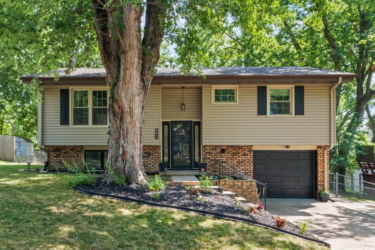 305 Ridgeway Dr, Glenwood, IA 51534-1220