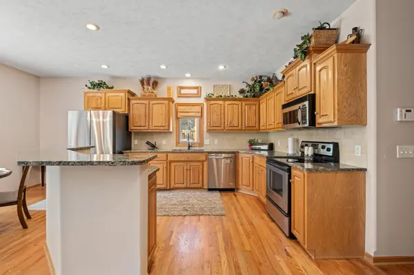 118 Castle Pine Dr, Papillion, NE 68133-3372