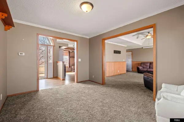 26110 W Maple RD, Waterloo, NE 68069