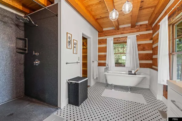 8305 Kauai DR, Papillion, NE 68046