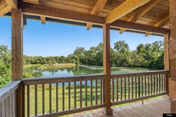 8305 Kauai DR, Papillion, NE 68046