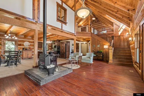 8305 Kauai DR, Papillion, NE 68046