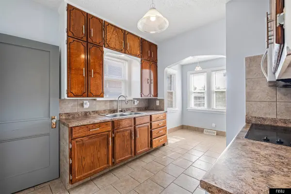 4915 Ames AVE, Omaha, NE 68104