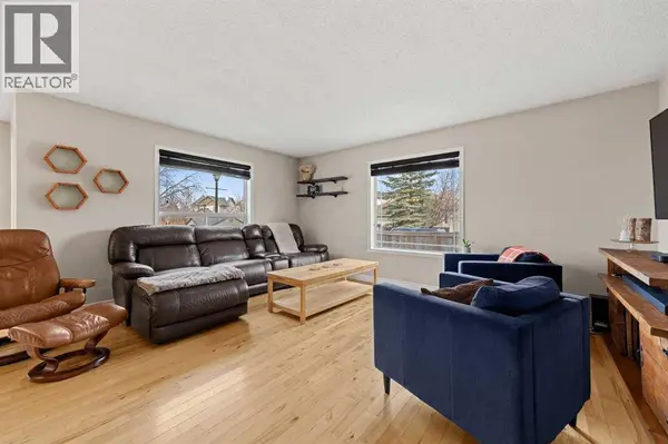 164 West Lakeview Circle, Chestermere, AB T1X1H7