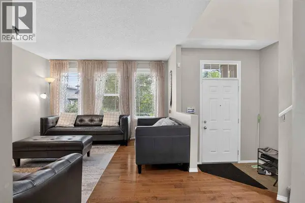 116 Panora Close NW, Calgary, AB T3K0G4