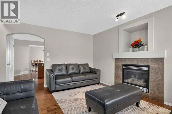 116 Panora Close NW, Calgary, AB T3K0G4