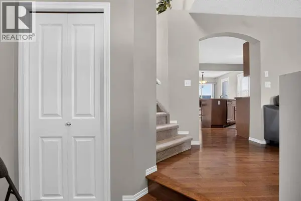 116 Panora Close NW, Calgary, AB T3K0G4