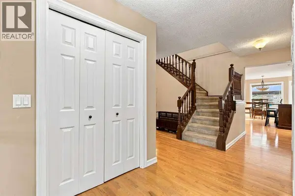 70 Sunset Way SE, Calgary, AB T2X3C1