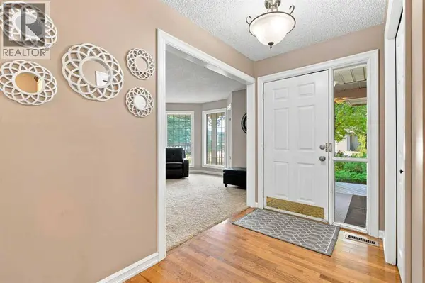 70 Sunset Way SE, Calgary, AB T2X3C1