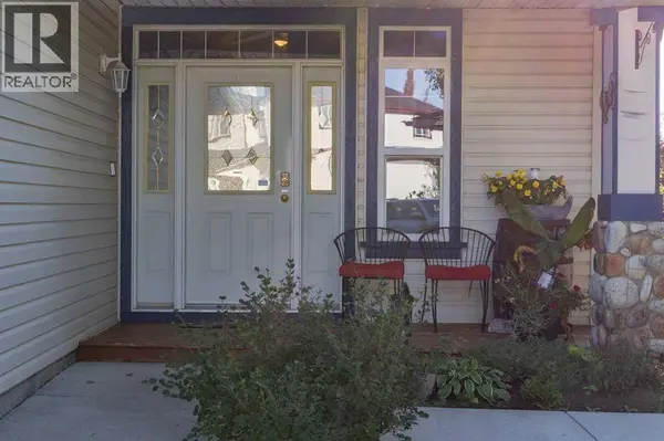 184 Cove Crescent, Chestermere, AB T1X1J6