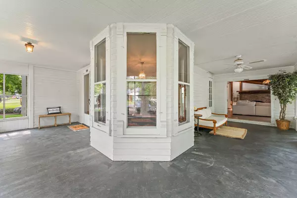 236 W Commercial AVE, Lowell, IN 46356