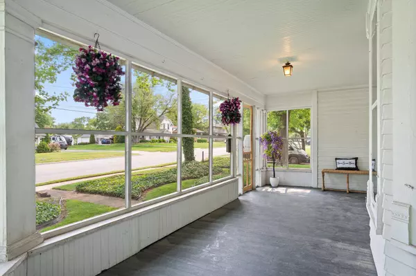 236 W Commercial AVE, Lowell, IN 46356