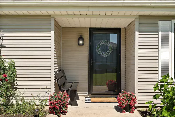 829 Spruce LN, Schererville, IN 46375