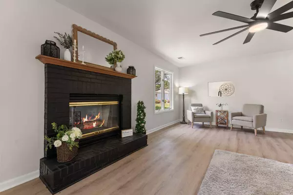 829 Spruce LN, Schererville, IN 46375