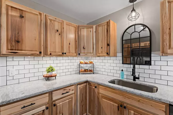 1332 Port Cove DR, Chesterton, IN 46304