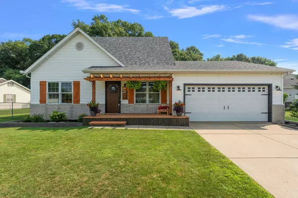 1332 Port Cove DR, Chesterton, IN 46304