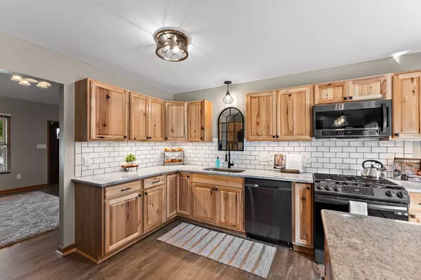 1332 Port Cove DR, Chesterton, IN 46304