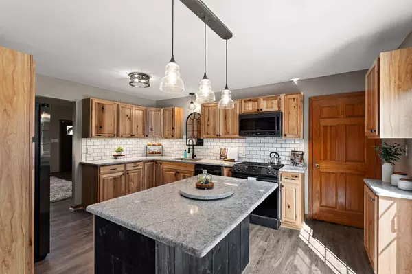 1332 Port Cove DR, Chesterton, IN 46304