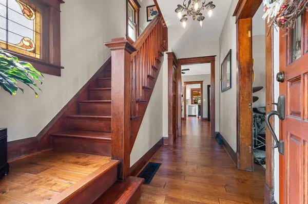 744 S 2nd ST, Chesterton, IN 46304