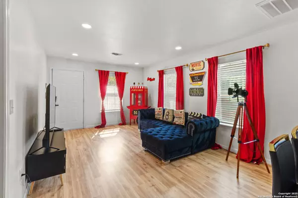 1923 Dawson, San Antonio, TX 78202