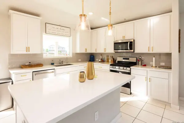 5127 WELLS PARK, Marion, TX 78124