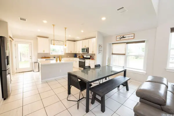 5127 WELLS PARK, Marion, TX 78124