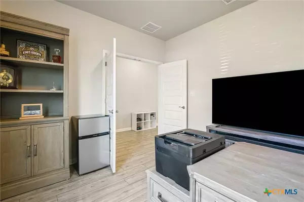 10310 Mager LN, Hutto, TX 78634