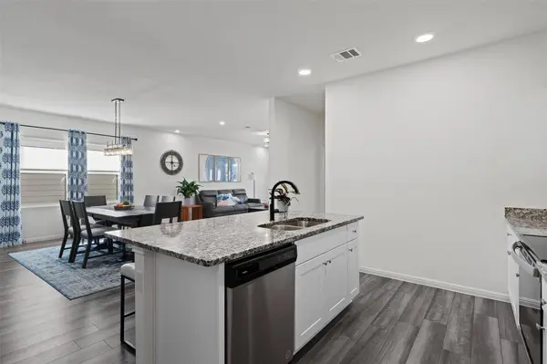 305 Redfish LN, Hutto, TX 78634