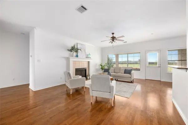 151 Comanche CIR, Hutto, TX 78634
