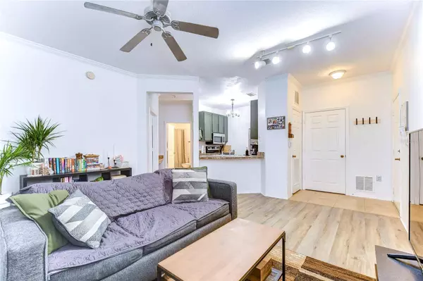 10021 COURTNEY PALMS BLVD #103, Tampa, FL 33619