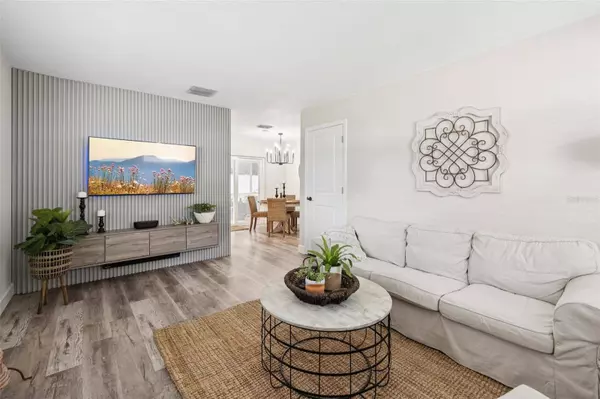 2044 BALFOUR CIR, Tampa, FL 33619