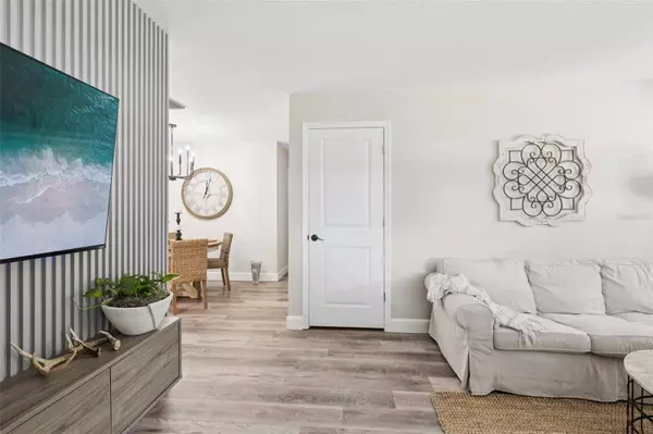 2044 BALFOUR CIR, Tampa, FL 33619