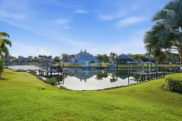 5303 FISHERSOUND LN, Apollo Beach, FL 33572