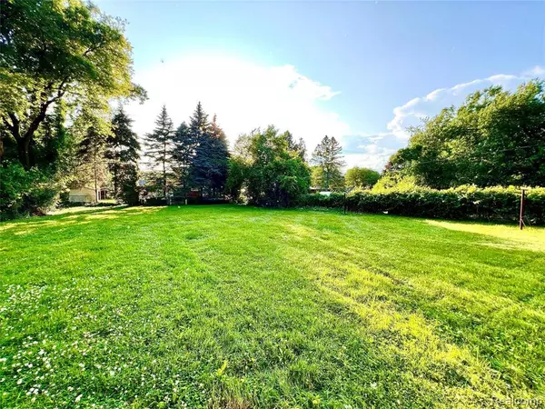 23657 Hill Avenue, Warren, MI 48091