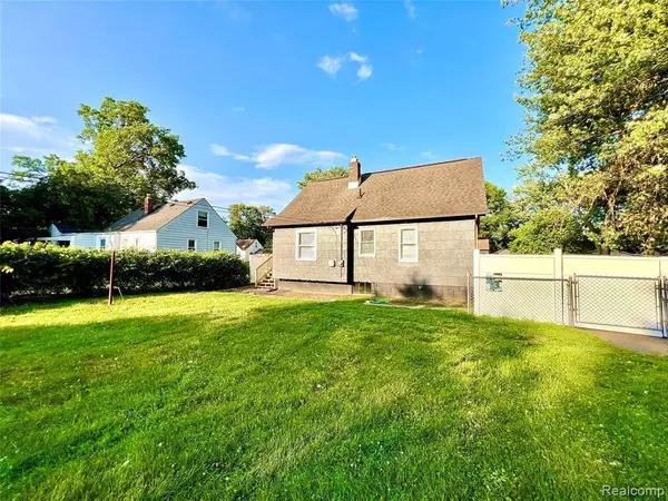 23657 Hill Avenue, Warren, MI 48091