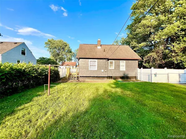 23657 Hill Avenue, Warren, MI 48091