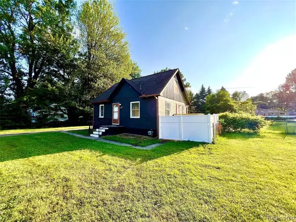 23657 Hill Avenue, Warren, MI 48091