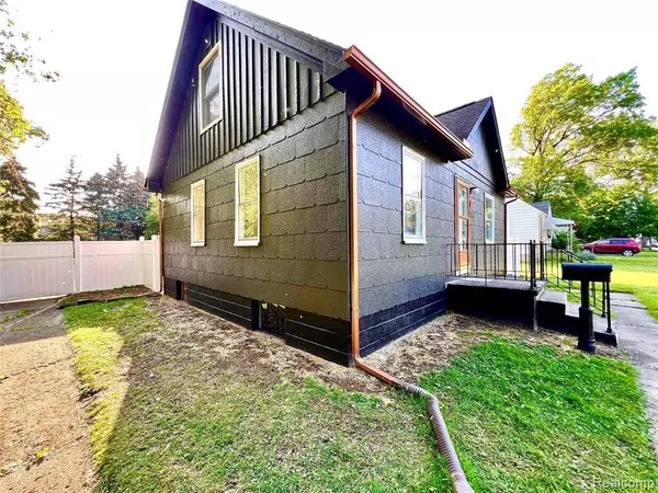 23657 Hill Avenue, Warren, MI 48091